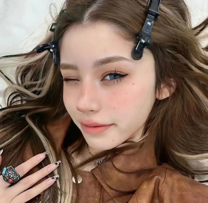 姹紫嫣红碧绿波